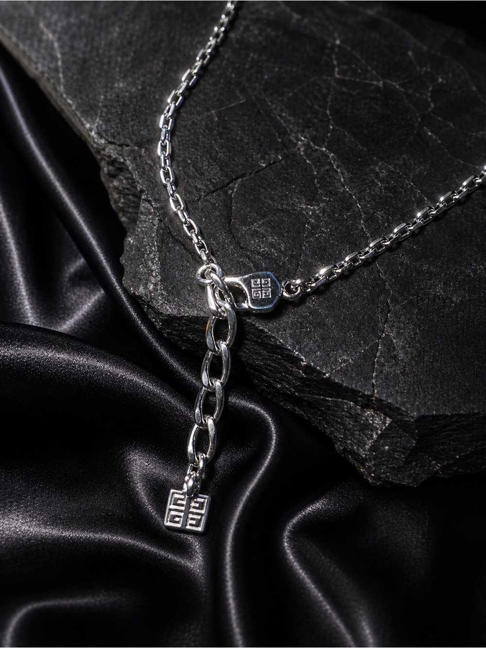 Givenchy 4G Liquid Fringe Crystal Necklace Silver Statement Tassel Pendant - Picture 7 of 8